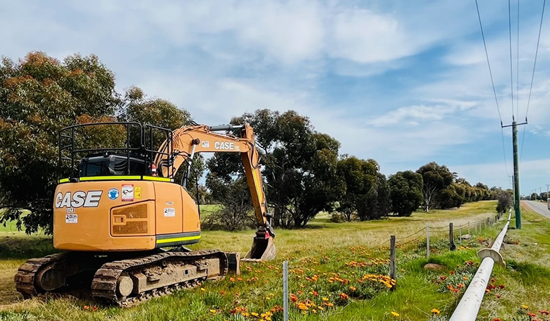 Kojonup pipeline digger. Image courtesty of Water Corporation.